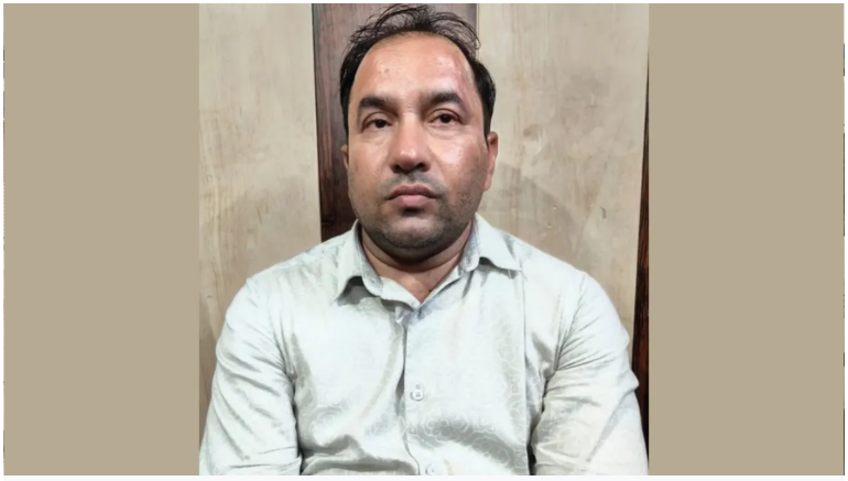 ‘ডার্লিং তোমার জন্য প্রশ্ন জোগাড় করেছি’, ছাত্রীকে বিশ্ববিদ্যালয় শিক্ষক